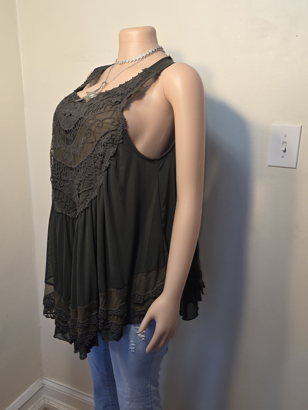 ☆Crochet Lace Olive Sleeveless Tank Top☆ - Picture 3 of 5